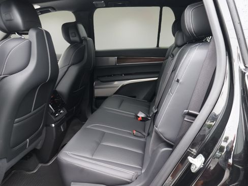 Certified 2026 Cadillac Vistiq Luxury AWD/4WD image 14