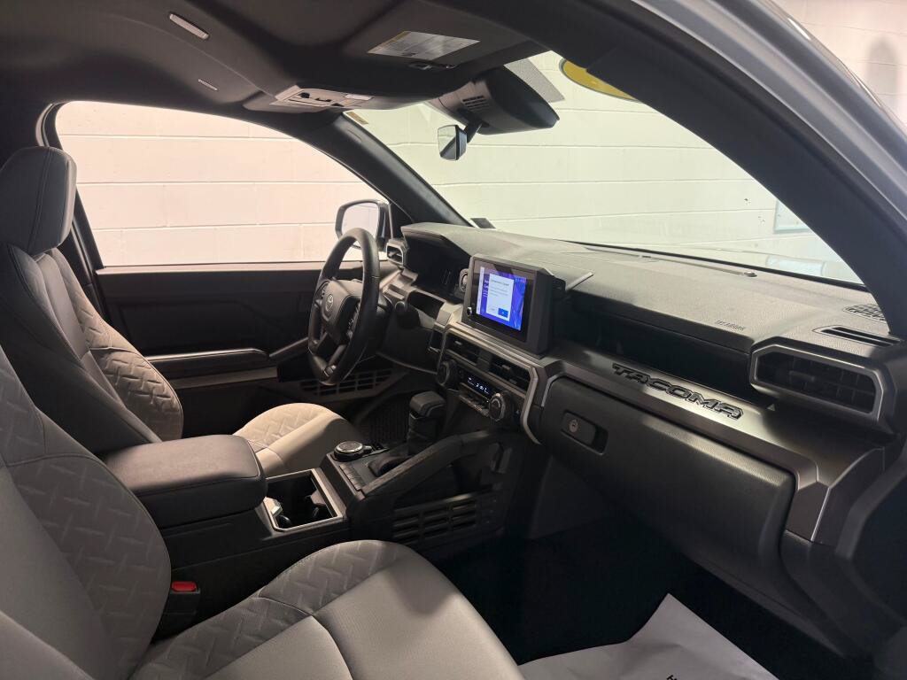 Certified 2024 Toyota Tacoma SR5 AWD/4WD image 11