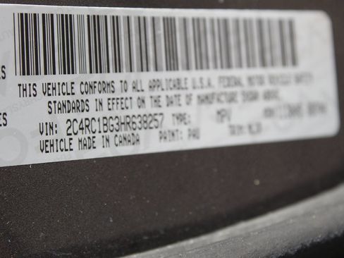 Used 2017 Chrysler Pacifica Touring-L image 17