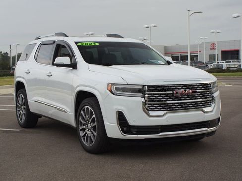 Used 2021 GMC Acadia Denali w/ Denali Technology Package image 3