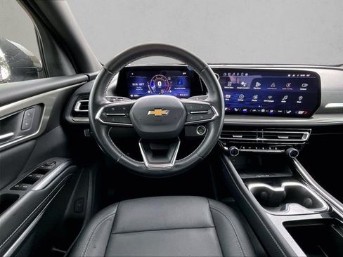 Used 2024 Chevrolet Traverse LT FWD image 7