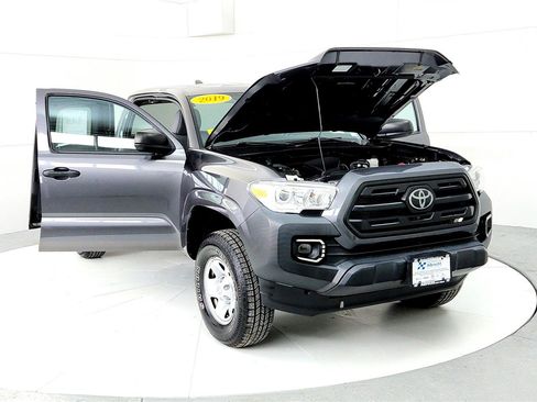 Certified 2019 Toyota Tacoma SR image 9