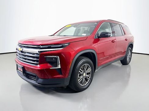 Used 2024 Chevrolet Traverse LT FWD image 4