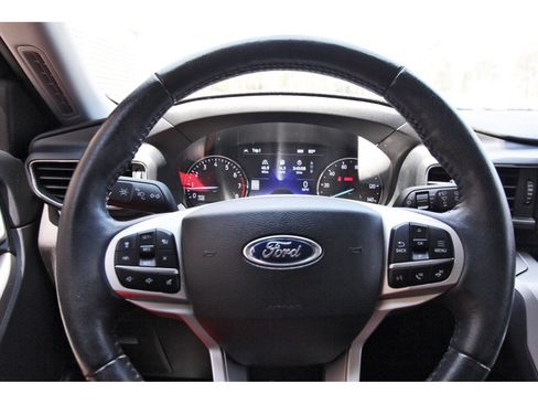 Used 2022 Ford Explorer XLT w/ Equipment Group 202A RWD image 15
