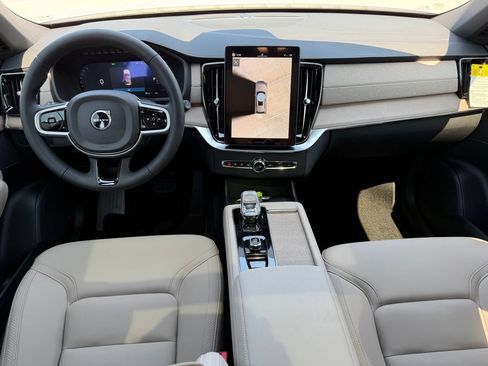New 2026 Volvo XC90 B5 Plus AWD/4WD image 8