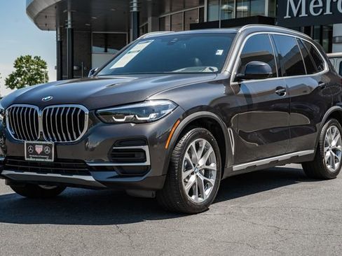 Used 2023 BMW X5 xDrive40i w/ Premium Package AWD/4WD image 3