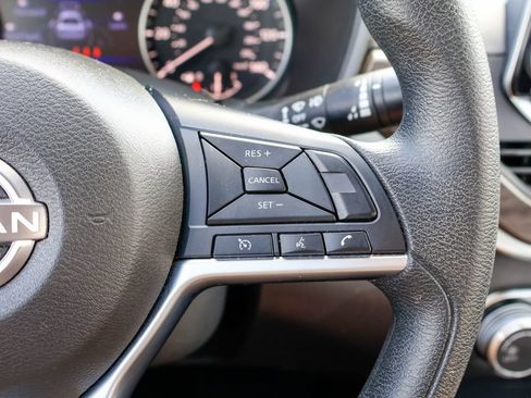 Used 2025 Nissan Altima 2.5 SV FWD image 13