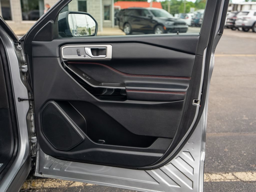 Used 2023 Ford Explorer ST-Line AWD/4WD image 12