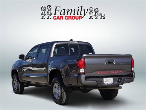Used 2022 Toyota Tacoma SR image 3