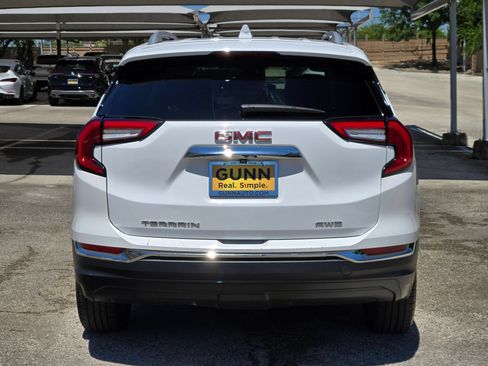 Used 2024 GMC Terrain SLT AWD/4WD image 4