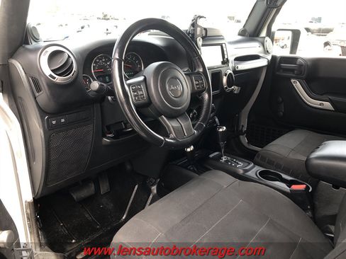 Used 2012 Jeep Wrangler Rubicon w/ Connectivity Group AWD/4WD image 10
