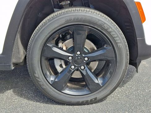 Certified 2023 Jeep Grand Cherokee Altitude image 10