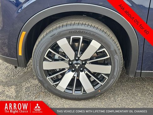 New 2025 Mitsubishi Outlander SE image 17