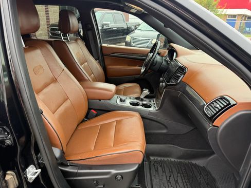 Used 2020 Jeep Grand Cherokee Overland AWD/4WD image 38