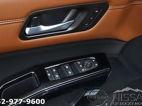 New 2026 Nissan Pathfinder Platinum image 11