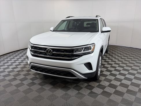 Used 2023 Volkswagen Atlas SE image 2