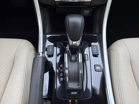 Used 2017 Honda Accord EX-L image 25