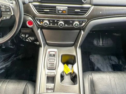 Used 2018 Honda Accord Touring image 11