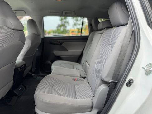 Used 2020 Toyota Highlander L FWD image 4