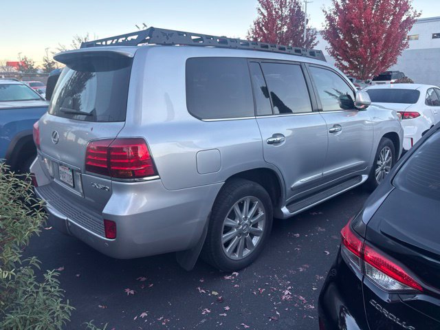 Used 2009 Lexus LX 570 4WD w/ Preferred Accessory Pkg image 2