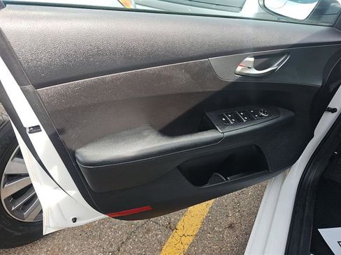 Used 2021 Kia Forte LXS FWD image 12