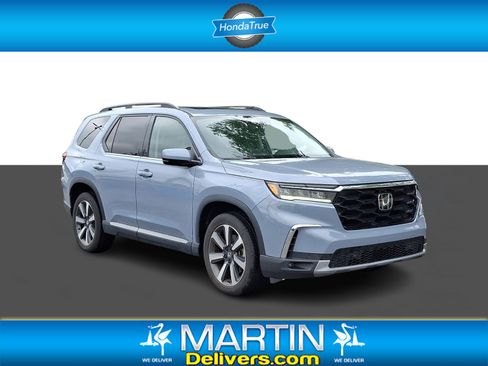 Used 2024 Honda Pilot Touring image 1
