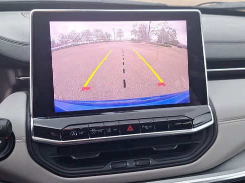 Used 2023 Jeep Compass Limited image 35