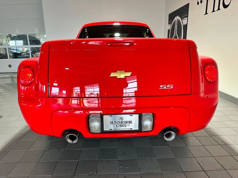 Used 2004 Chevrolet SSR w/ Preferred Equipment Group image 7