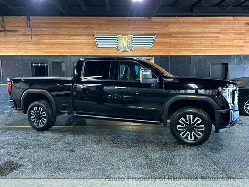 Used 2025 GMC Sierra 2500 Denali Ultimate AWD/4WD image 1