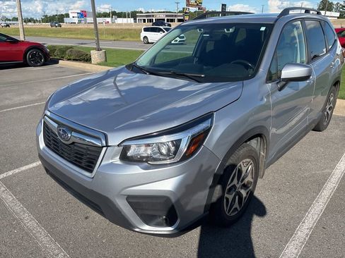 Used 2019 Subaru Forester Premium AWD/4WD image 2