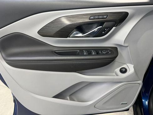 Certified 2022 GMC Terrain SLT w/ Infotainment Package II image 5