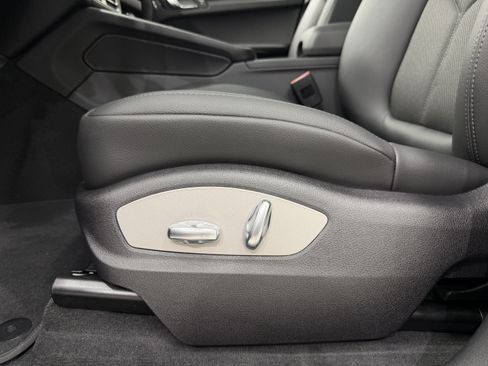 New 2026 Porsche Macan AWD/4WD image 31