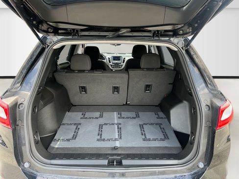 Used 2021 Chevrolet Equinox LS w/ LPO, Blackout Package FWD image 23
