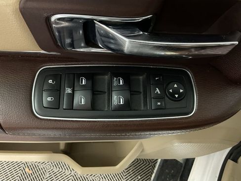 Used 2018 RAM 1500 Laramie w/ Convenience Group AWD/4WD image 19
