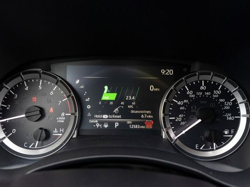 Used 2025 Toyota Highlander XLE image 12