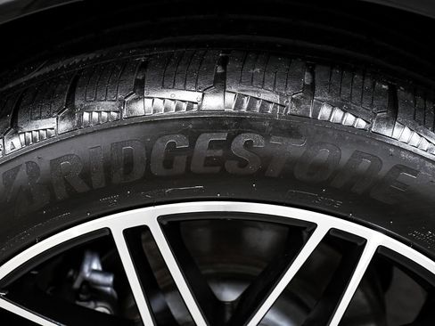 Used 2024 Porsche Cayenne AWD/4WD image 82