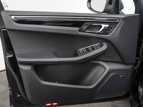 Certified 2025 Porsche Macan Turbo image 24