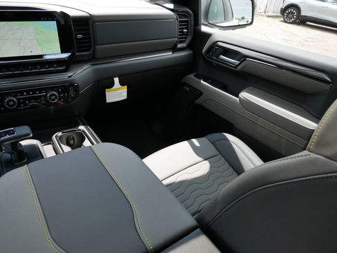 New 2026 Chevrolet Silverado 1500 ZR2 w/ LPO, Dark Essentials Package AWD/4WD image 15