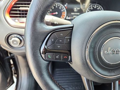 Used 2022 Jeep Renegade Trailhawk AWD/4WD image 16