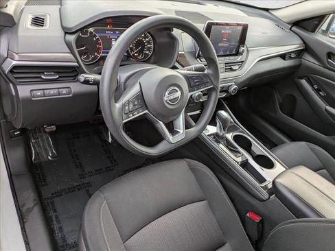 Used 2023 Nissan Altima 2.5 SV image 10