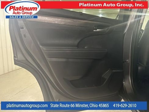 Used 2021 Toyota Highlander Platinum image 21