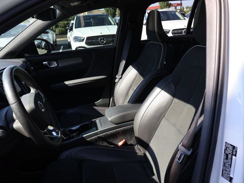 Used 2021 Volvo XC40 P8 Recharge w/ Advanced Package AWD/4WD image 18