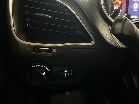 Used 2021 Jeep Cherokee Latitude AWD/4WD image 24