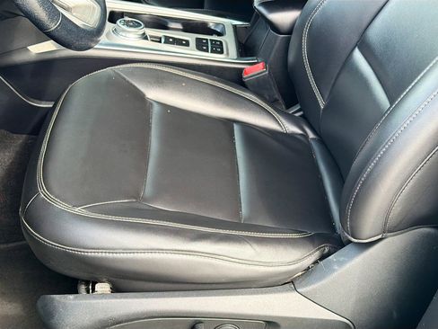 Used 2021 Ford Explorer XLT w/ Equipment Group 202A image 22