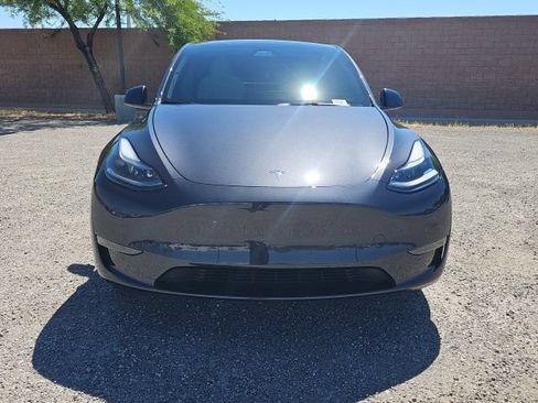 Used 2024 Tesla Model Y Long Range RWD image 2