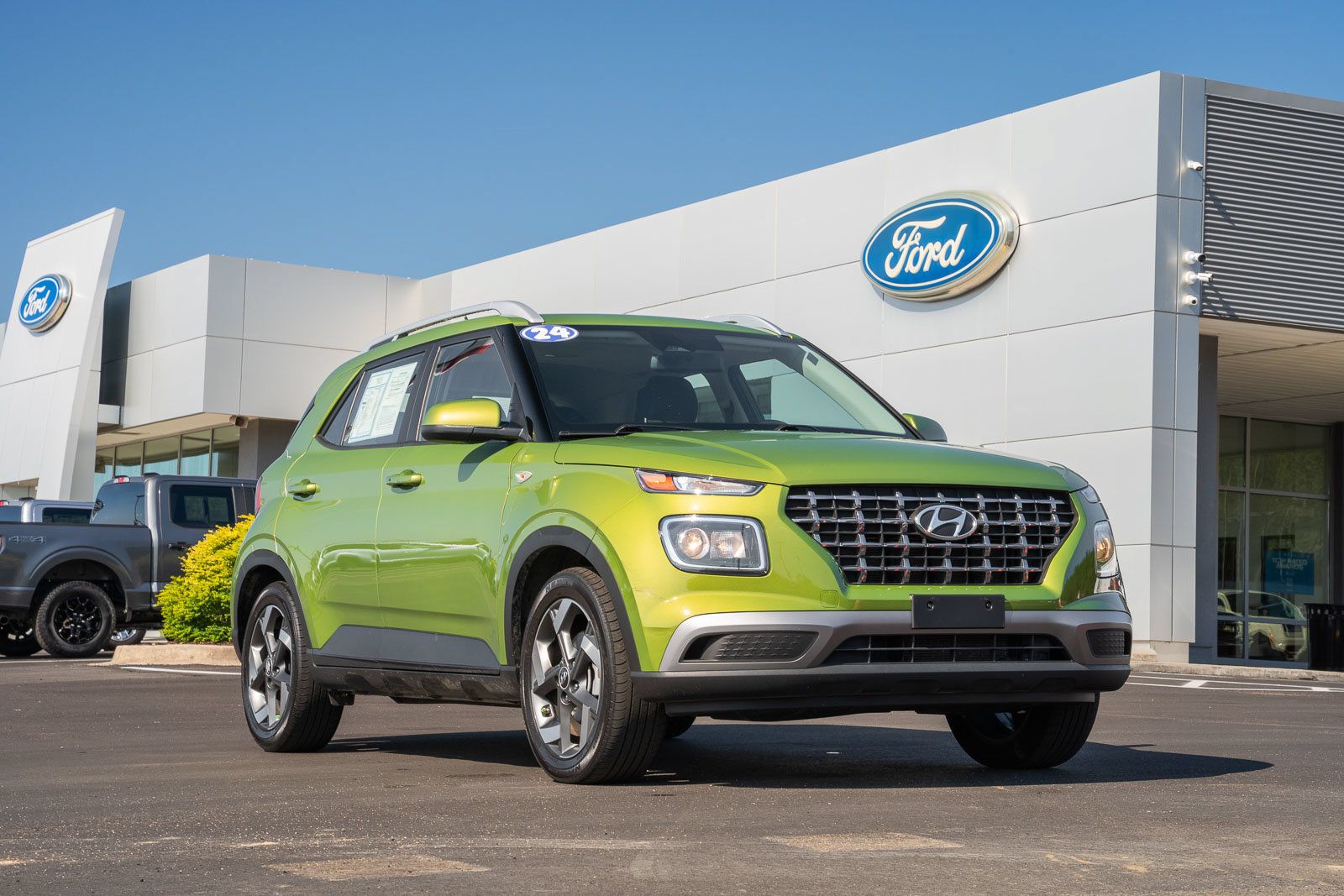 Used 2024 Hyundai Venue SEL FWD image 1
