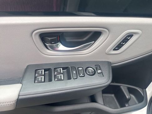Used 2025 Honda Pilot Touring image 18
