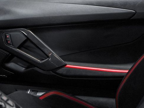 Used 2018 Lamborghini Aventador S image 39