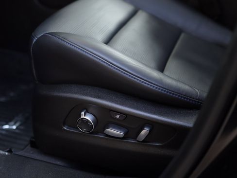 Certified 2024 Cadillac XT4 Sport image 23