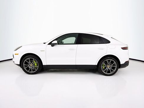 Used 2023 Porsche Cayenne Platinum Edition w/ Premium Package Plus (PIA) AWD/4WD image 2